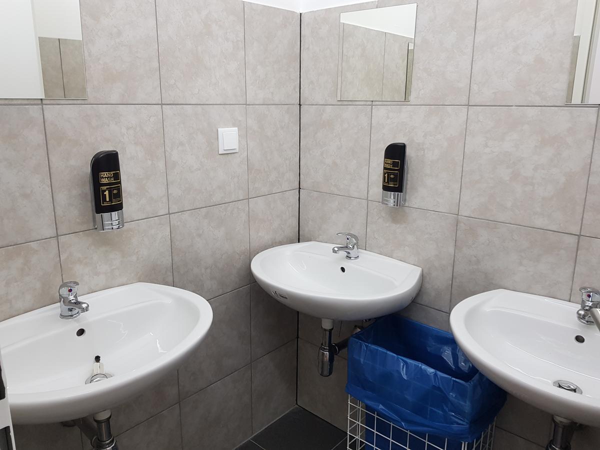 Easyroom Vienna - Low Budget Hostel ภายนอก รูปภาพ